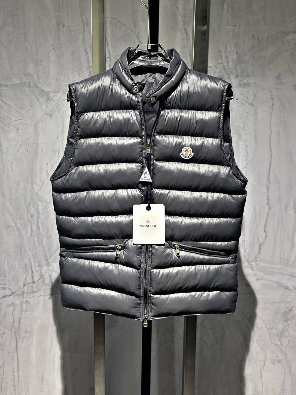 Smanicato Moncler Grey Edition